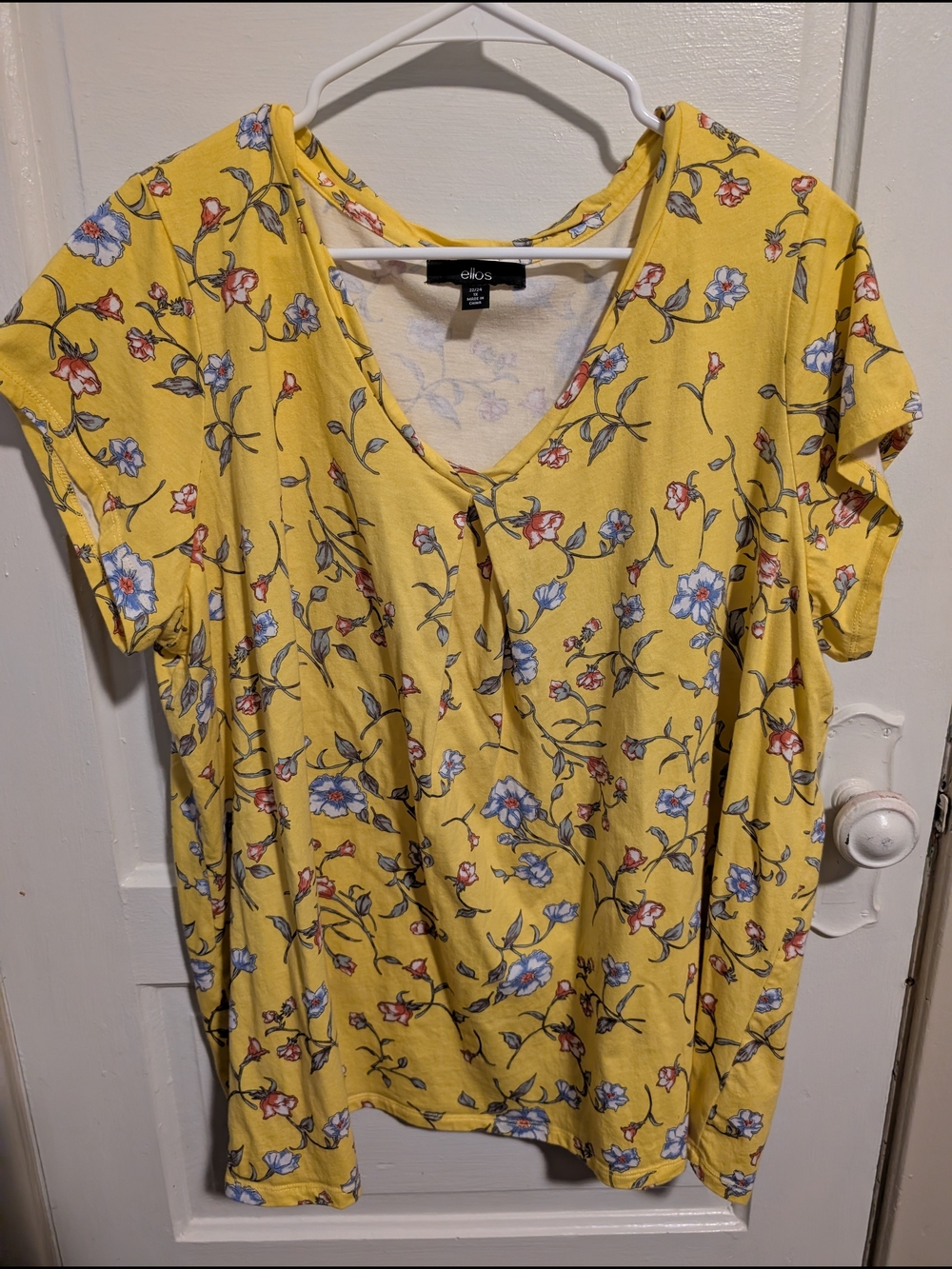 Cotton Feminine Yellow Floral Pleated V-Neck Women's Tee Ellos 1X
